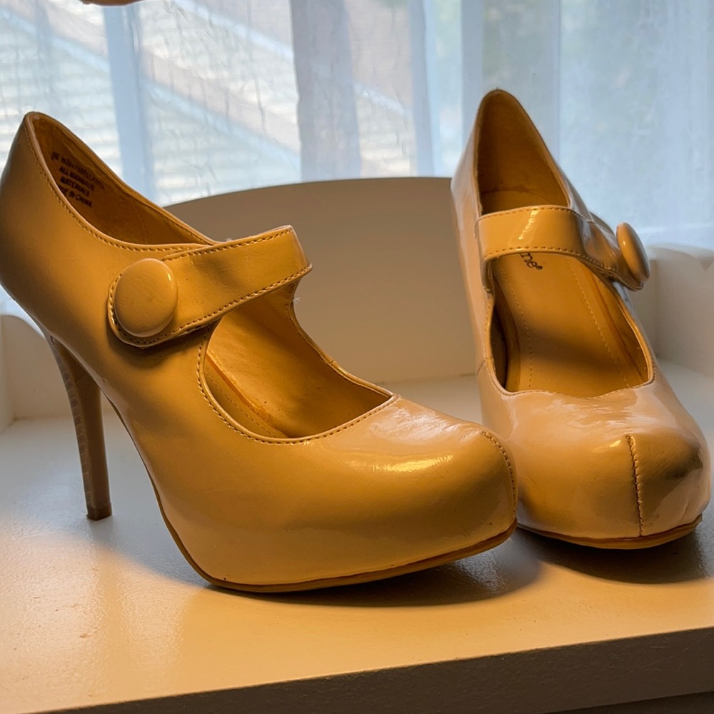Beige Platform Mary Jane heels women’s size 9